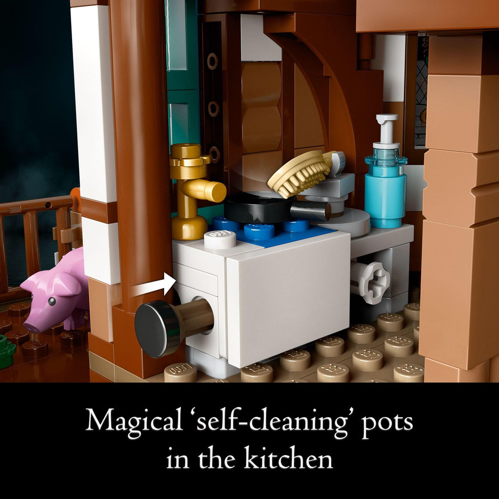 Harry Potter The Burrow Building Set with 10 Minifigures W23050