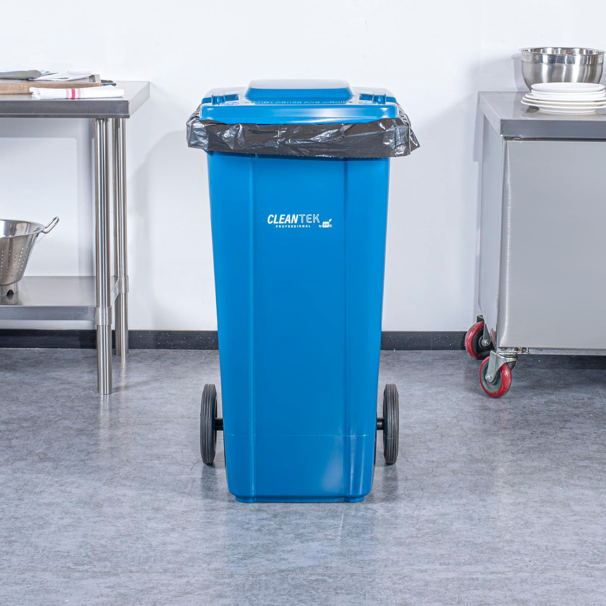 32 gal Blue Plastic Wheeled Trash Can G998